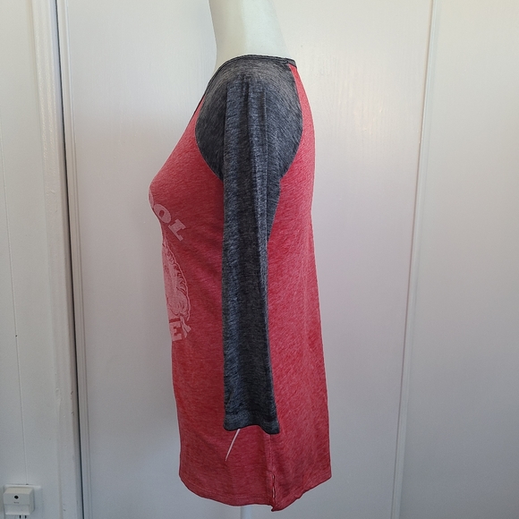 NWT 3/4 Sleeve Old School Wrapper Holiday Graphic T-Shirt - Zoe+Liv Red - Picture 4 of 5